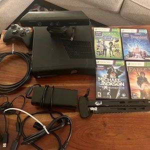 2011 X-Box 360 w/Kinect - Works Great!